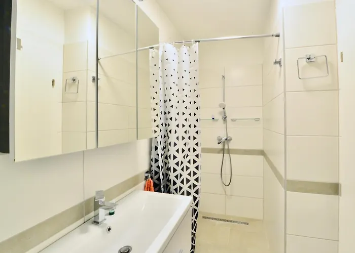 New With Parking And Metro In Front Of The House Βιέννη