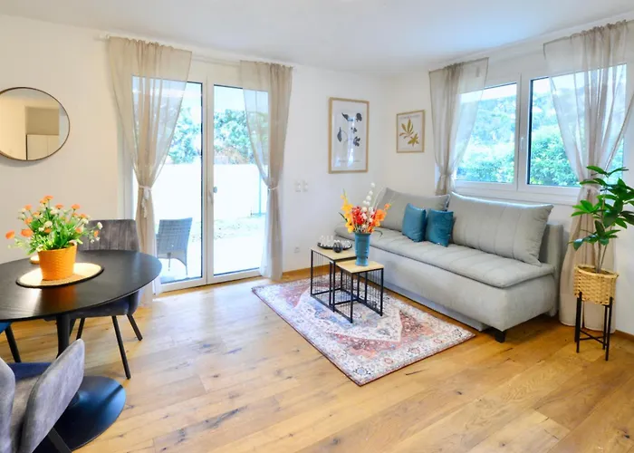 New With Parking And Metro In Front Of The House